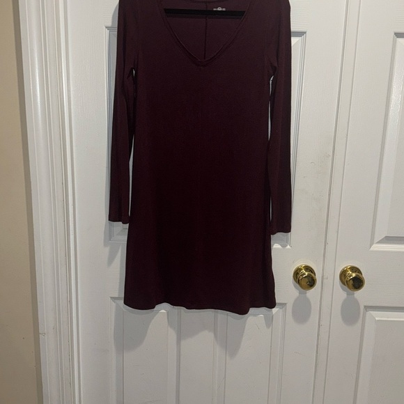 SO Burgundy Long Sleeve V-Neck Tunic – Size M - Picture 1 of 5